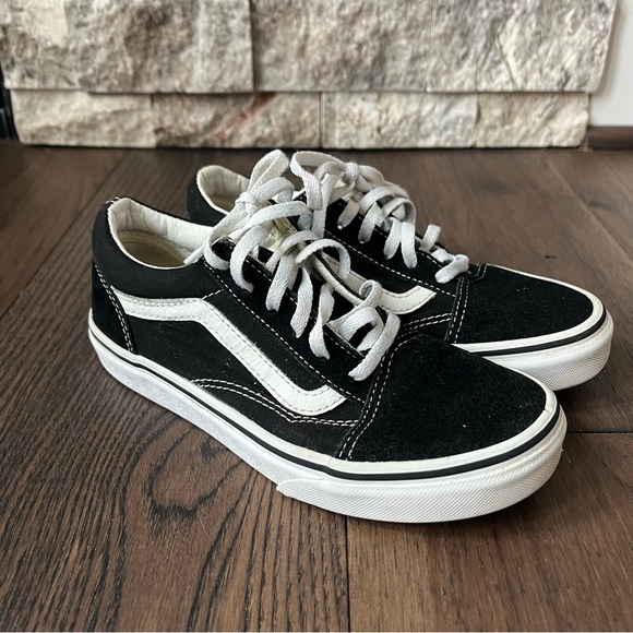 Vans Other - Kids Vans Old Skool low top black and white sneakers, size 3